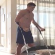Alexis Sánchez compartió su actual estado de salud a través de su cuenta personal de Instagram, donde, como parte del proceso, se puede ver al delantero movilizándose con muletas.