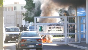 Gendarmes encienden barricadas en el ingreso a la cárcel donde está Monsalve