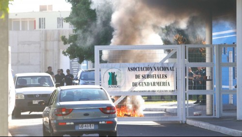 Gendarmes encienden barricadas en el ingreso a la cárcel donde está Monsalve