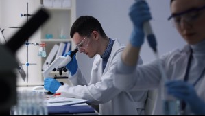 Chileno descubre molécula capaz de frenar formación de tumores y regenerar el intestino