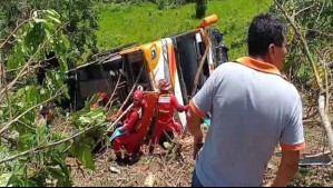 Fatal accidente en Perú: Aumentan a 11 los fallecidos tras caída de autobús con escolares a un precipicio