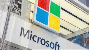 Microsoft sufre caída mundial de sus servicios: Multinacional continúa trabajando para reponer el sistema