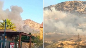Incendio forestal afecta a Cerro Renca en Quilicura: Fuego está cerca del barrio Valle Lo Campino