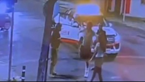 Captan a funcionarios de seguridad municipal de Santiago abofeteando a pareja en situación de calle que peleaba