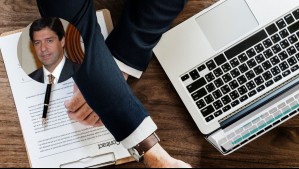 Exrostro de TV se querella contra quienes fueron gerentes en su empresa: Acusa perjuicio de más de 12 millones de dólares