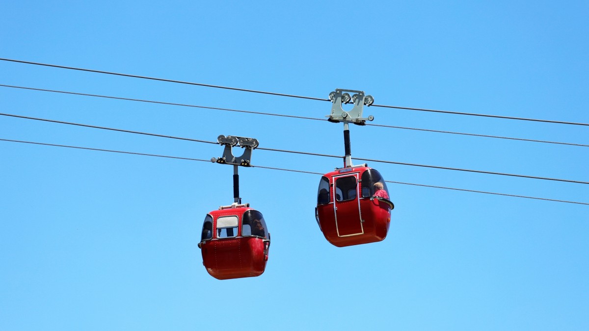 Estaba de vacaciones con su esposa: Turista de 74 años muere a bordo de un funicular en Bariloche