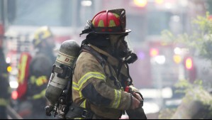 Él está postrado y ella en silla de ruedas: Rescatan a pareja de adultos mayores de incendio en su casa en Temuco