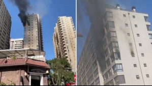 Bomberos controla incendio en edificio del centro de Santiago: Hay tres personas lesionadas y tres departamentos afectados