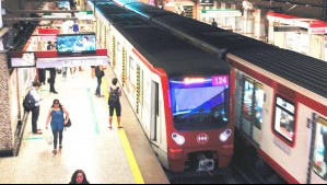 Metro de Santiago restablece servicio en toda la red tras 'falla técnica en un tren' de la Línea 1