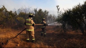 Incendio forestal en Tiltil dejó tres lesionados, más de 300 evacuados y 200 hectáreas consumidas por el fuego