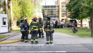 Incendio afectó una bodega de insumos médicos cerca de Espacio Riesco en Huechuraba