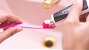 ¡Cuidado! Alertan sobre peligros de guardar el cepillo de dientes en el baño
