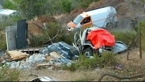 Fatal accidente en Lo Barnechea: Dos fallecidos tras desbarrancarse un camión cerca de 60 metros