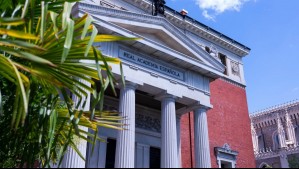 Varias se usan en Chile: Estas son las nuevas palabras que la RAE incorporó a su diccionario