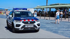 Estaba de vacaciones: Turista murió atropellada por una camioneta mientras tomaba sol en una playa de España