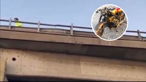 Motociclista muere tras caer al vacío desde un puente en una autopista en Argentina