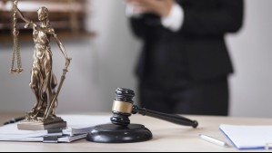 Mujer de 60 años cumple su sueño y se titula como abogada en La Serena: 'Me decían que era la defensora del pueblo'