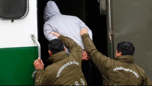 Voluntarios de bomberos que iban en apoyo a un incendio sufren encerrona en Renca: Hay cuatro detenidos, entre ellos dos menores