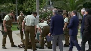 Carabinera se desmaya y cae al suelo durante punto de prensa de subsecretario Cordero