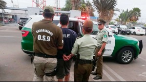 Denuncian que abusó de niña de 11 años: Vecinos irrumpen en su casa y amarran a sujeto a un árbol en Puente Alto