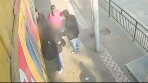 'Esto se propicia en aglomeraciones': Videos muestran cómo una banda de lanzas asalta a sus víctimas en plena Alameda