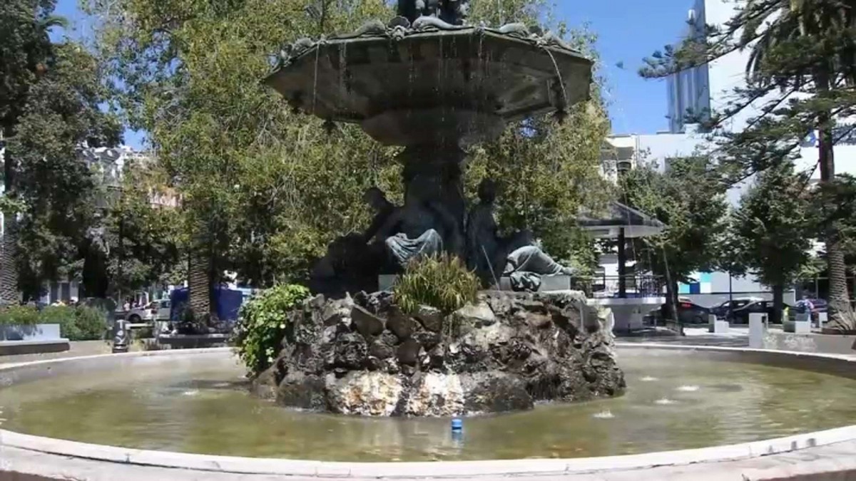 Insólito: Roban piezas patrimoniales desde fuente de agua de la Plaza Victoria de Valparaíso