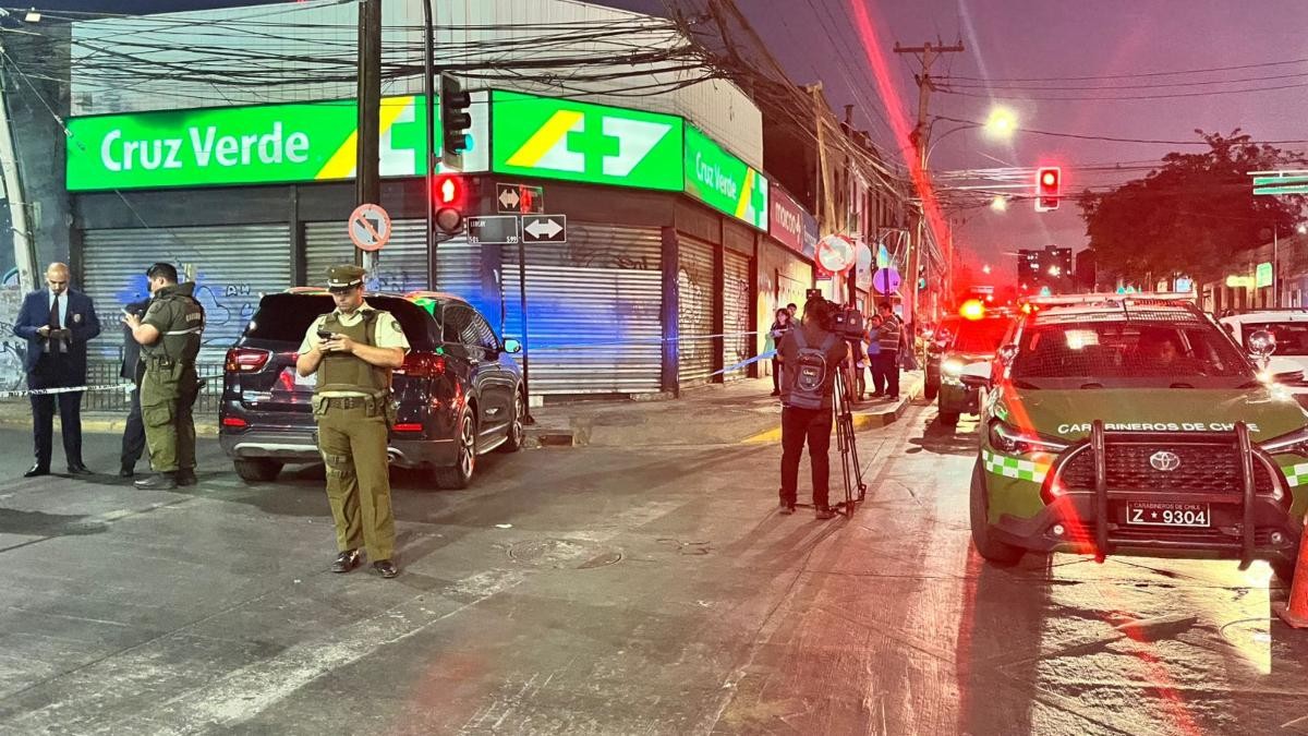 Hombre muere al recibir disparo en plena vía pública en Recoleta: Un trabajador que transitaba por el sector resultó herido