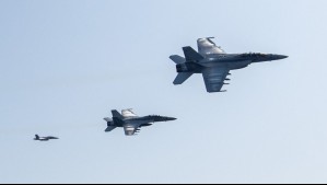 'Fuego amigo': Dos pilotos de EEUU sobreviven a destrucción de su avión por misil de buque estadounidense