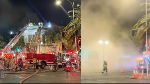 Incendio en locales comerciales de Santiago deja un adulto mayor fallecido y siete bomberos lesionados