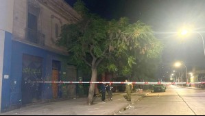 Hombre muere baleado en plena vía pública en el centro de Santiago