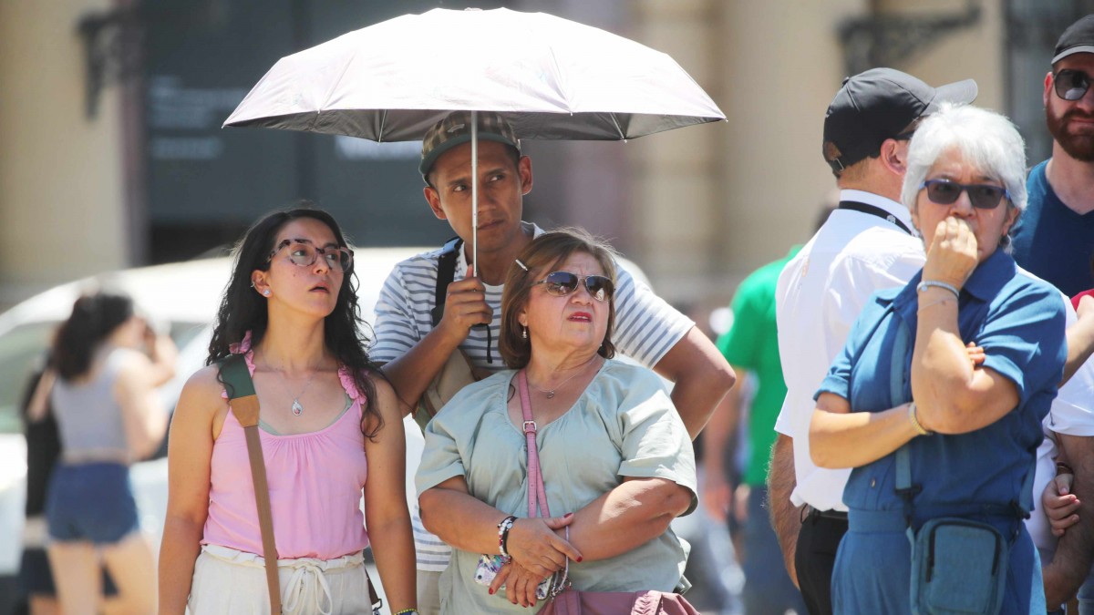 Hasta 34°C: Emiten advertencia por altas temperaturas para los próximos días en 5 regiones de Chile