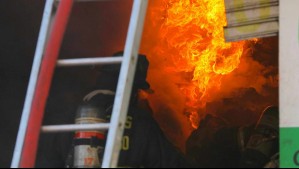 Un fallecido y tres viviendas destruidas deja incendio en Pelequén