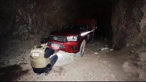 Vehículos robados en 'hibernación': Encuentran camioneta y ambulancia escondidas en profundo túnel minero y en el desierto