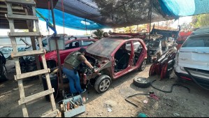 Varios están desarmados: Carabineros descubre cerca de 100 vehículos en un galpón tras seguir el GPS de un automóvil robado