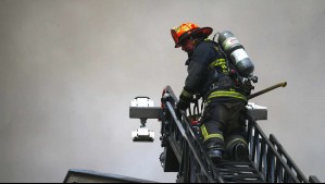 Incendio deja una mascota fallecida, cinco locales y tres viviendas destruidas en Talcahuano