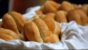 Las bolsas plásticas son la peor opción: Este es el truco para mantener el pan fresco por más días