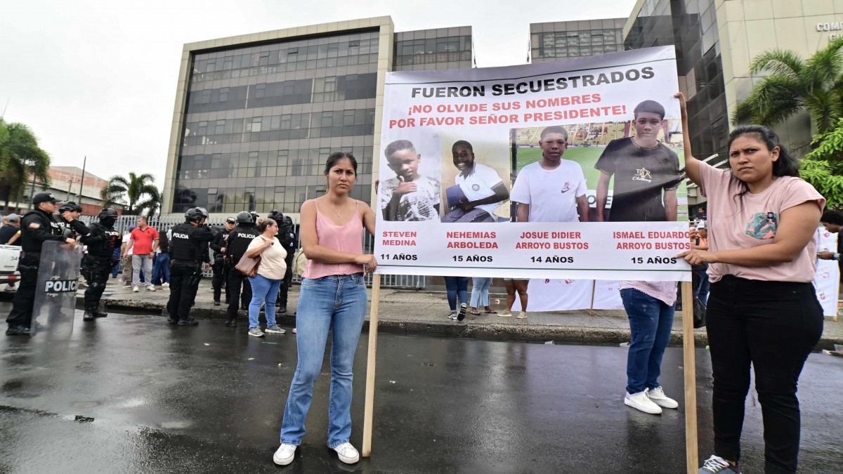 Tragedia en Ecuador: Confirman que cuerpos calcinados corresponden a menores desaparecidos y envían a prisión a 16 militares