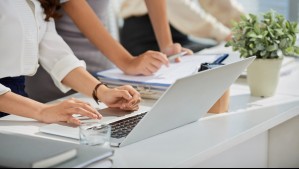 ¿No tienes experiencia laboral? Estado busca trabajadores y ofrece sueldos que superan los $2,6 millones