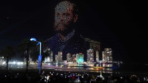 Sencillamente espectacular: Iquique recibió el 2025 con show de mil drones