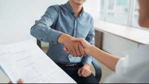 Estado busca técnicos y rentas bordean los $1,5 millones: ¿Cuáles son las ofertas laborales y cómo postular?