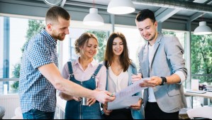 Estado ofrece sueldos de $2,6 millones en cargos que no piden experiencia laboral: ¿A qué vacantes puedes postular?