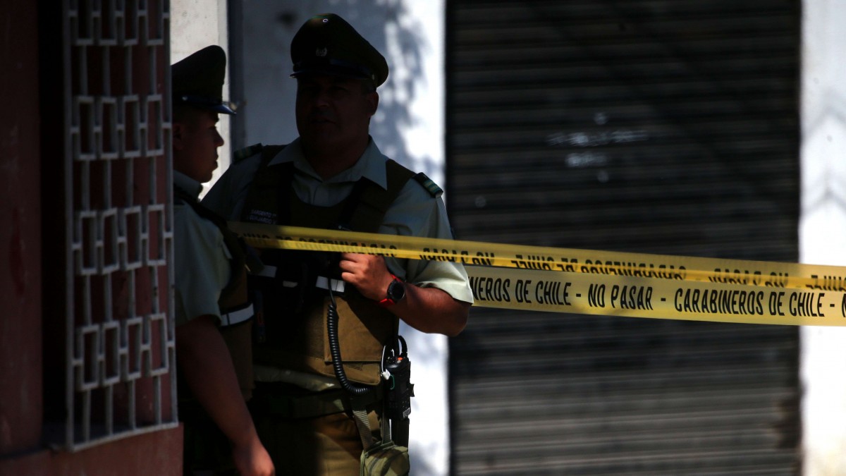 Carabinero de civil es apuñalado por cinco delincuentes que le robaron su vehículo en San Bernardo