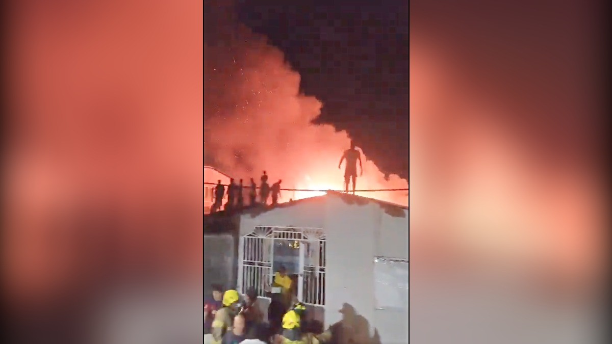 Incendio en toma de Colina deja 13 viviendas afectadas y un fallecido: Un bombero y un menor resultaron heridos