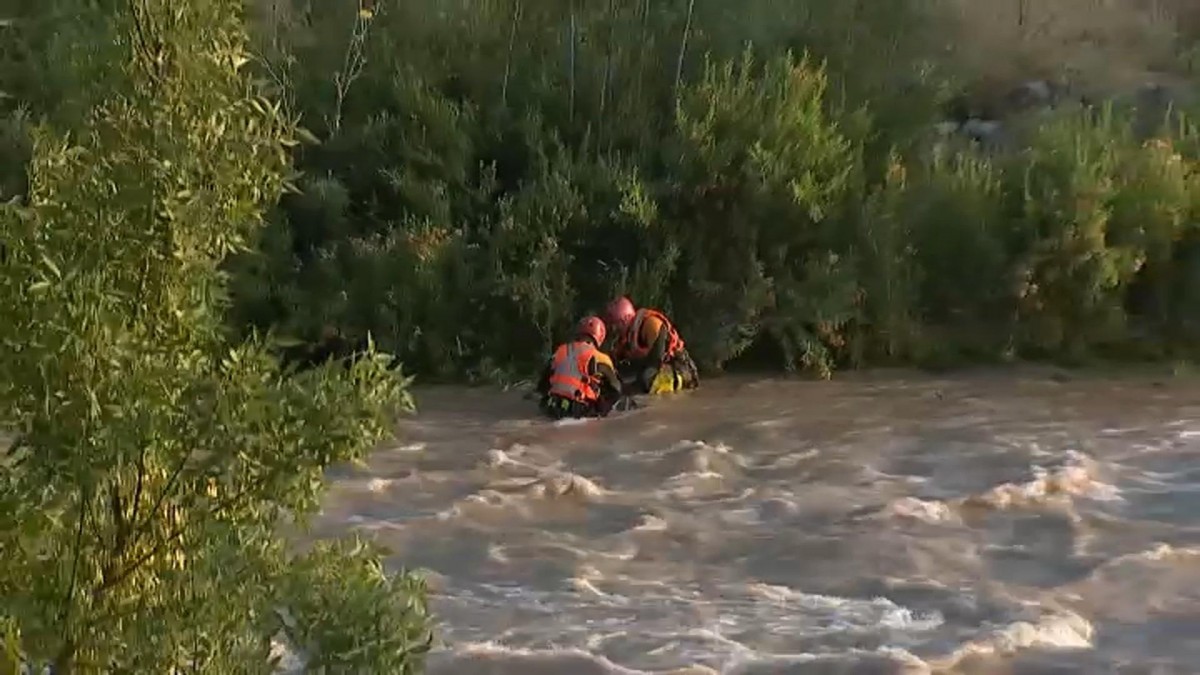 Encuentran cuerpo de hombre en la ladera del río Mapocho en Santiago