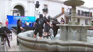 Es considerada un 'tesoro patrimonial': Gobierno usó histórica fuente de agua en La Moneda como tarima en actividad con alcaldes