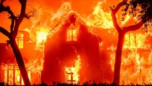 'Es apocalíptico': Videos muestran devastadores incendios que afectan a California