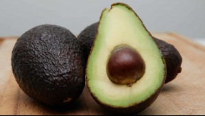 ¿Cómo evitar que la palta se ponga negra en el refrigerador?