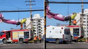 Se lanzaron en parapente en Iquique, terminaron colgados en cables eléctricos y Bomberos los tuvo que rescatar