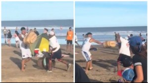 Se tiraron los canastos: Video muestra brutal pelea entre vendedores de playa en Argentina