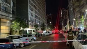 Detienen a hombre por presunto femicidio en Estación Central: Habría empujado a su pareja desde piso 27 tras discusión